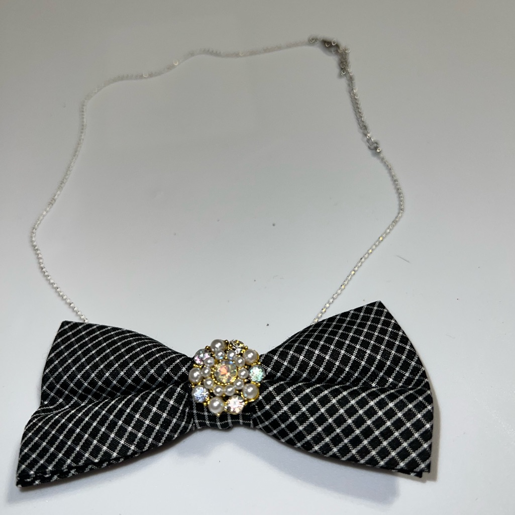 Dainty DapperElegant Black And Silver Bow Necklace 13$